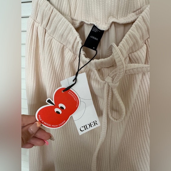 Cider V-neck Short Sleeve Tee & Knotted Wide Leg Pants Set Size Small - Picture 4 of 7